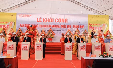 Lãnh đạo Sao Mai Group và các đại biểu nhấn nút khởi công dự án.