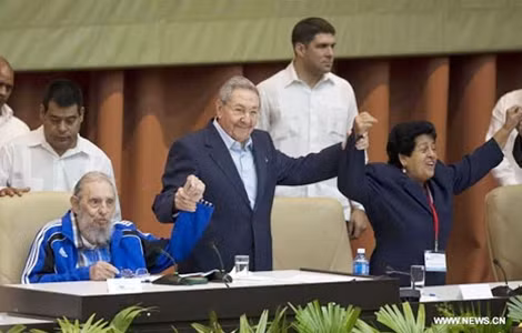 Từ trái qua phải, nguyên Chủ tịch Fidel, Bí thư thư nhất Raul và Bí thư thứ hai Ventura Đảng cộng sản Cuba.