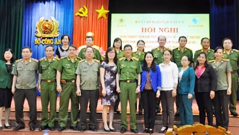 Trung tướng Phan Văn Vĩnh, Trung tướng Nguyễn Thanh Nam và đại biểu dự hội nghị.