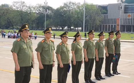 Đại diện lãnh đạo các Tổng cục, Đoàn thanh niên Bộ Công an tại buổi lễ.