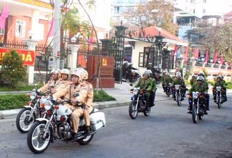 Ra quân bảo đảm trật tự an toàn giao thông.