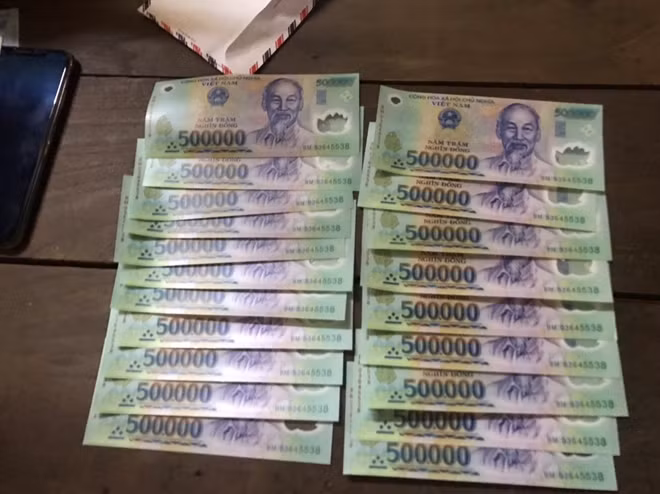 Tiền giả được thu giữ.