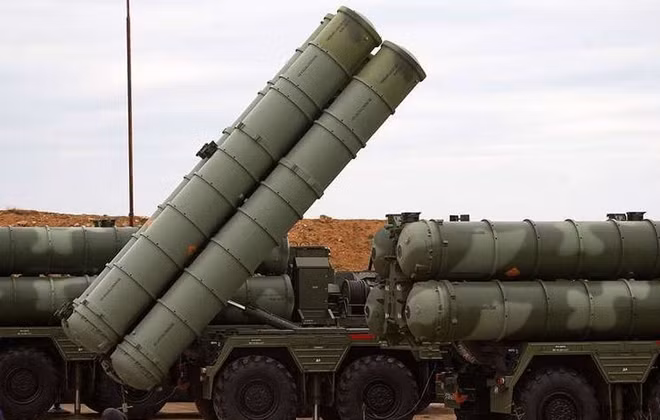 Hệ thống tên lửa phòng không S-400 sẽ phục vụ Quân đội Thổ Nhĩ Kỳ từ tháng 9. Ảnh: RT