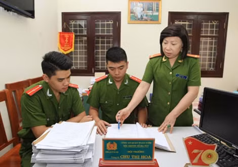 Cán bộ, chiến sĩ Đội CSĐT tội phạm về ma túy, Công an quận Hoàn Kiếm triển khai kế hoạch phá án.
