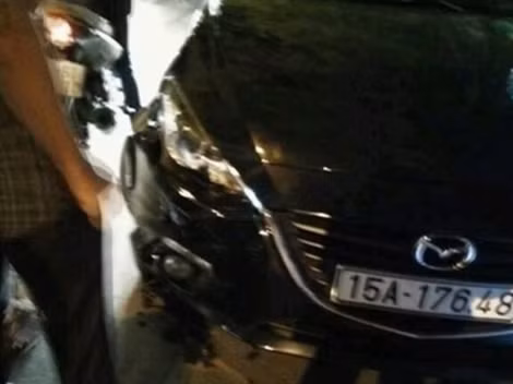 Chiếc xe Mazda gây tai nạn liên hoàn trên đường phố Hải Phòng.