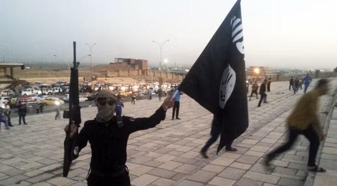 Các chiến binh IS tại Mosul tại Iraq. Ảnh: Reuters.