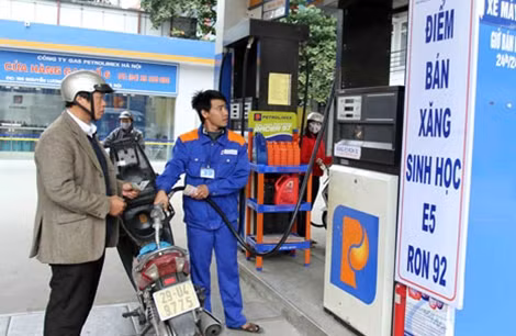 Cần những giải pháp mạnh để thay đổi thói quen dùng xăng A92. Ảnh: Ngọc Tuấn.