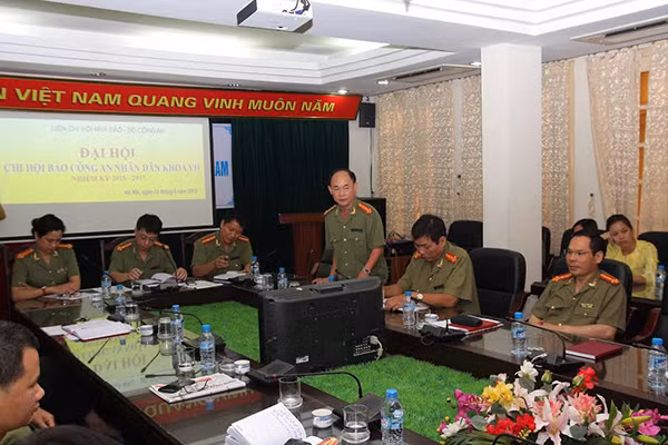 Các đại biểu tham gia đóng góp ý kiến tại Đại hội. Ảnh Việt Hưng.