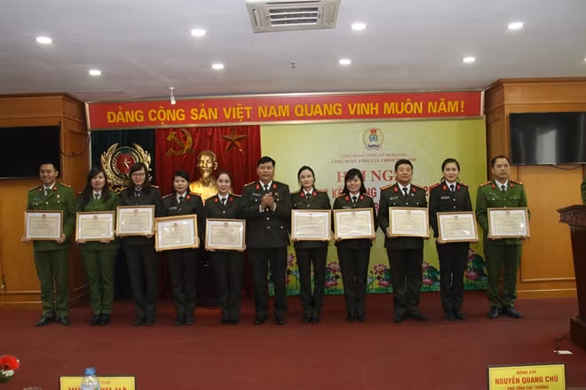 Công đoàn cơ sở Báo CAND được nhận bằng khen của Công đoàn CAND