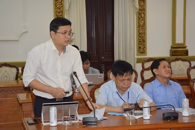 Ông Lâm Nguyễn Hải Long báo cáo tóm tắt tổng kết thí điểm chuỗi CVPM Quang Trung.