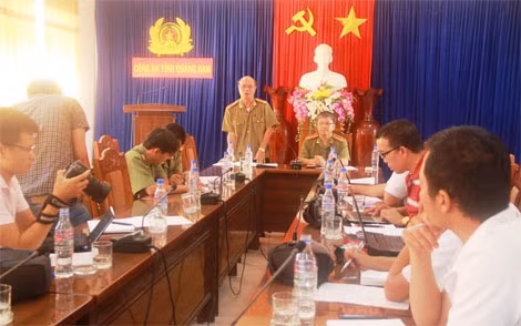 Cơ quan ANĐT CA Quảng Nam công bố việc bắt giữ đường dây mua bán vật liệu nổ trái phép do Trí cầm đầu