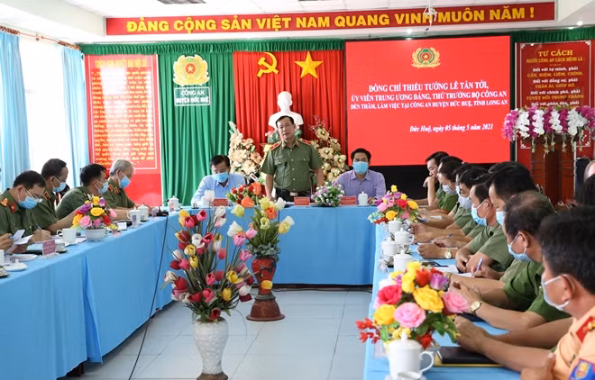 Thứ trưởng Lê Tấn Tới làm việc với Công an huyện Đức Huệ, tỉnh Long An