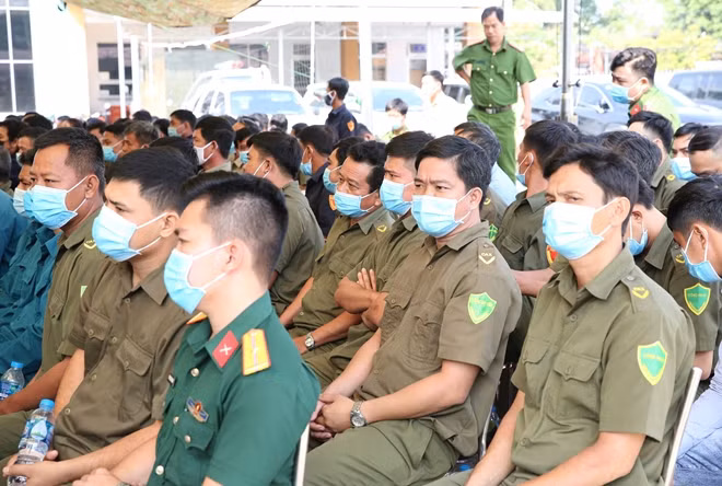 Hoàn cảnh khó khăn trong dịp tết còn có những Công an viên, dân phòng, dân quân.