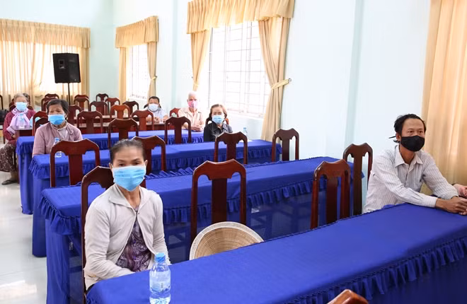 Do dịch bệnh covid-19 diễn biến phức tạp nên bà con thực hiện việc giãn cách đúng quy định