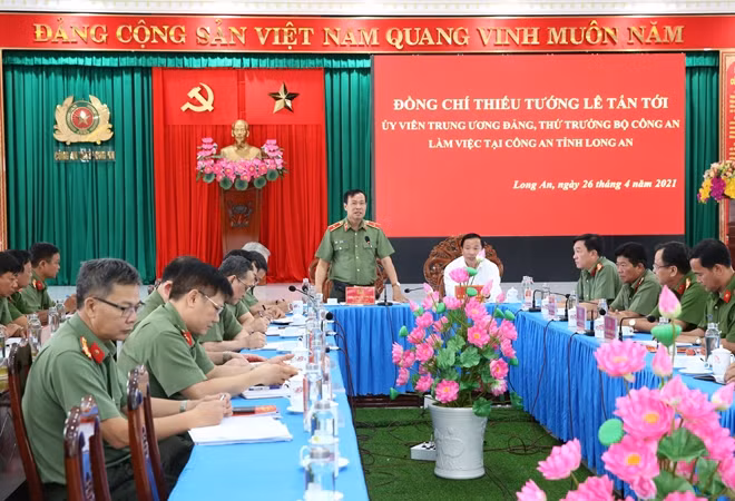 Thứ trưởng Lê Tấn Tới phát biểu tại buổi làm việc với Công an tỉnh Long An.