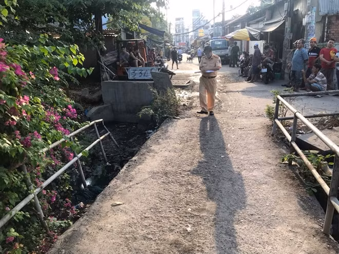 CSGT-Công an quận Bình Thạnh kiểm tra hiện trường