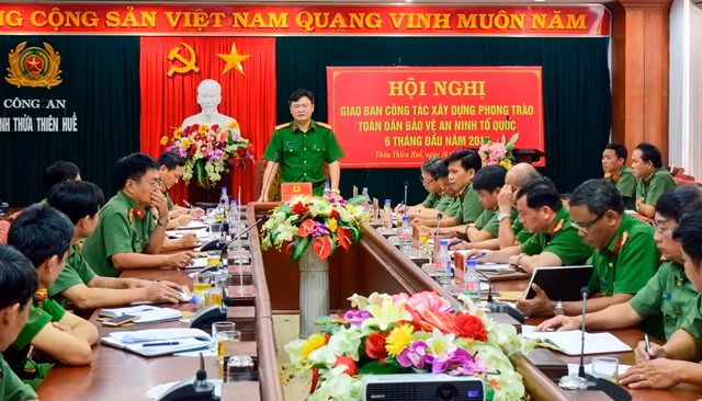 Thượng tá Nguyễn Thanh Tuấn, Phó Giám đốc Công an tỉnh Thừa Thiên- Huế phát biểu tại hội nghị.