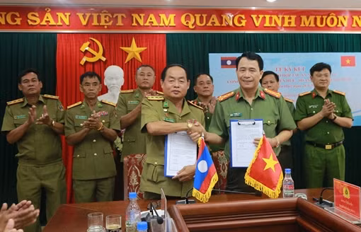 Công an tỉnh Thừa Thiên - Huế và Sở An ninh Salavan ký kết biên bản ghi nhớ hợp tác ANTT 