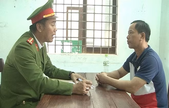 Đối tượng Phan Văn Dũng tại Cơ quan công an.