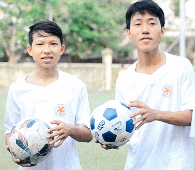 Hà Danh Dự và Trương Đình Hoàng là 2 trong số 4 cầu thủ "nhí" của Việt Nam được FIFA mời tham dự chương trình Festival “Bóng đá hy vọng”.