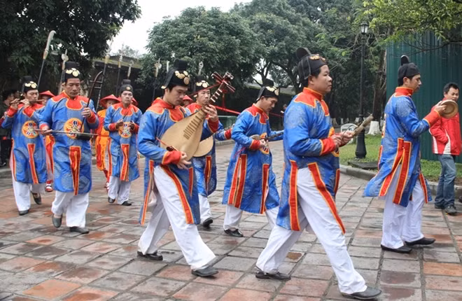 Và đội Tiểu nhạc.