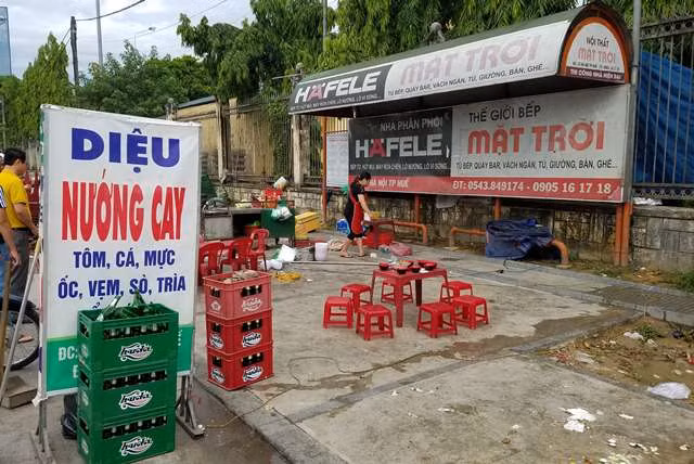 Quán nướng cay Diệu, nơi xảy ra vụ đánh hội đồng làm 1 người chết, 1 người bị thương nặng.