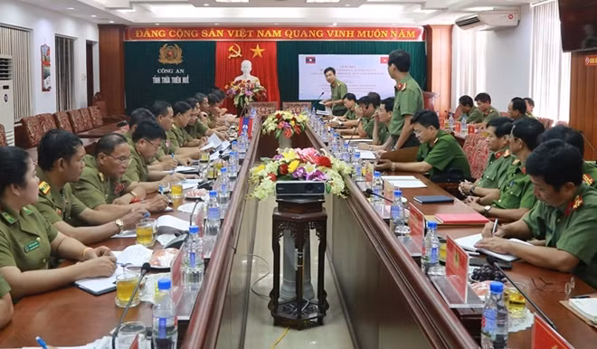 Buổi lễ ký kết biên bản ghi nhớ hợp tác về ANTT giữa Công an tỉnh Thừa Thiên- Huế và Sở An ninh tỉnh Sê Kông, Lào.