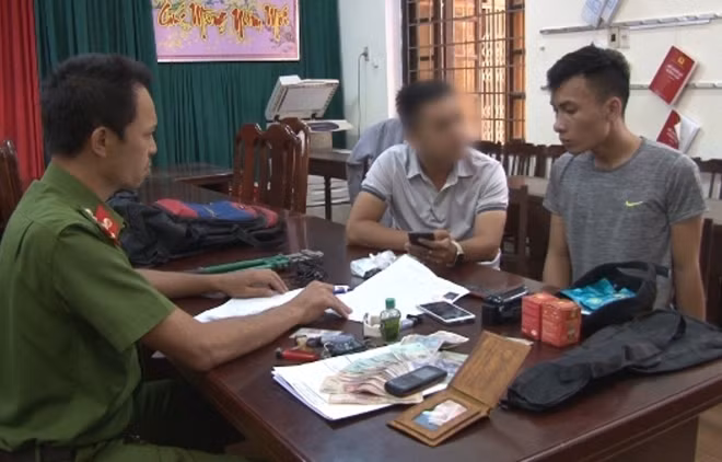 Đội Cảnh sát hình sự Công an TP Huế liên tiếp lập chiến công, bắt giữ nhiều "siêu trộm", trong đó có đối tượng Trần Quốc Thắng (góc phải).