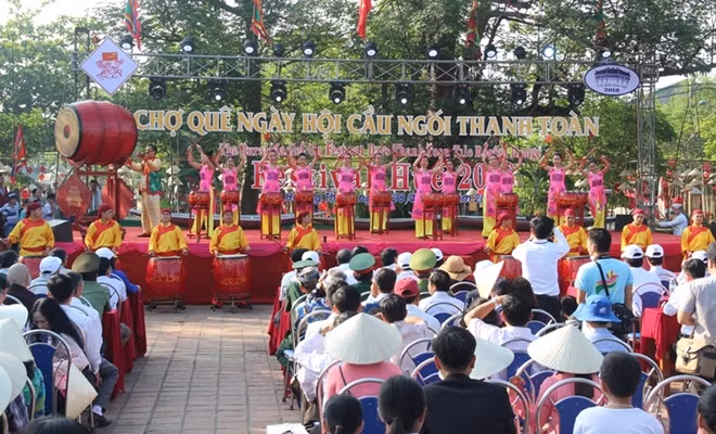 Chương trình nghệ thuật khai mạc lễ hội “Chợ quê ngày hội”.