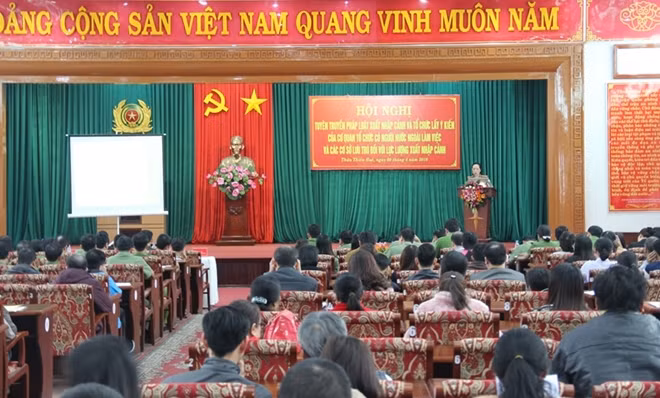 Phòng QLXNC Công an tỉnh Thừa Thiên- Huế tuyên truyền pháp luật xuất nhập cảnh đến các doanh nghiệp, chủ cơ sở lưu trú.