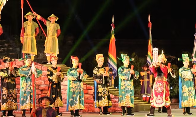 Chương trình nghệ thuật giàu chất sử thi với nhiều chương, hồi do hàng trăm nghệ sĩ, diễn viên biểu diễn.