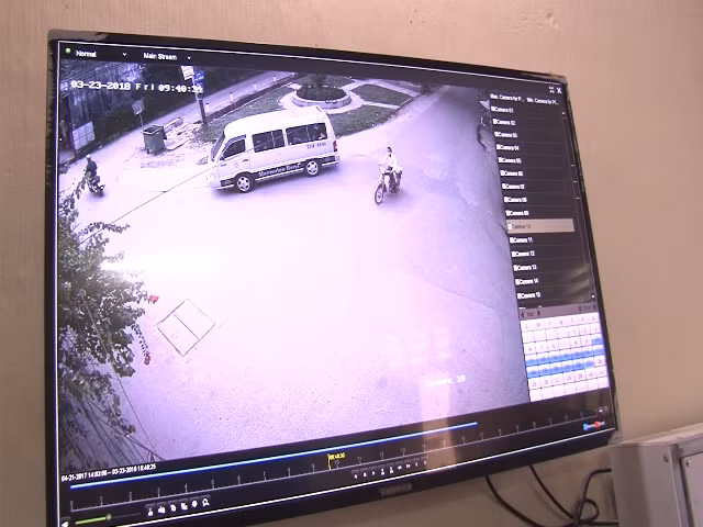 Hình ảnh camera ghi lại Vũ trộm xe máy của chị Quyền ở chợ Kim Long. Hình ảnh camera ghi lại Vũ trộm xe máy của chị Quyền ở chợ Kim Long.