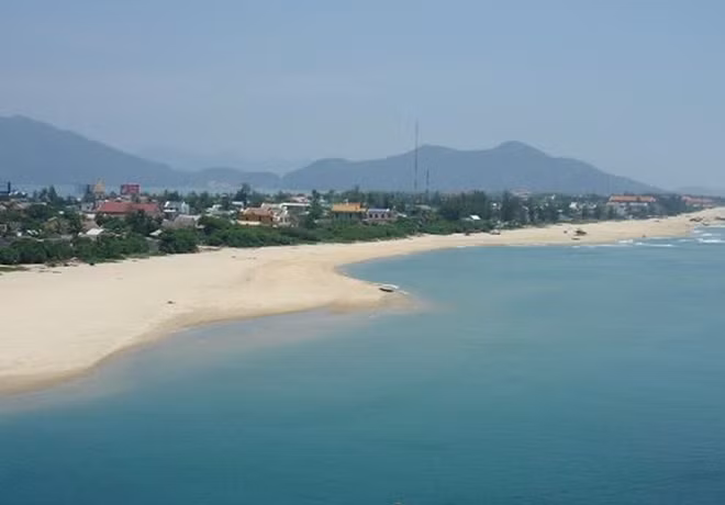 Bãi biển Lăng Cô, huyện Phú Lộc, nơi 2 du khách Hà Lan tắm biển và tử vong.