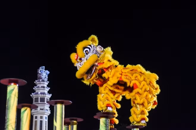 Ấn tượng với màn biểu diễn lân độc đáo.