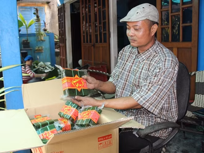 Sản phẩm bánh chưng do gia đình ông Đoàn Khỏe làm ra được đóng gói bao bì, hút chân không để bỏ tại các siêu thị Big C.