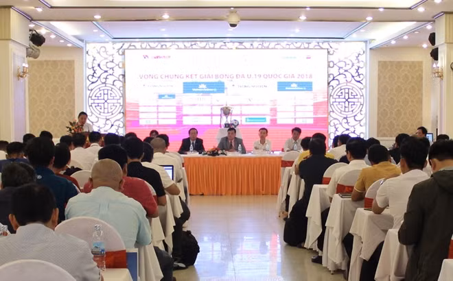 Buổi họp báo Vòng Chung kết Giải Bóng đá U.19 Quốc gia năm 2018 có sự tham dự đông đảo các cơ quan báo chí, truyền thông.