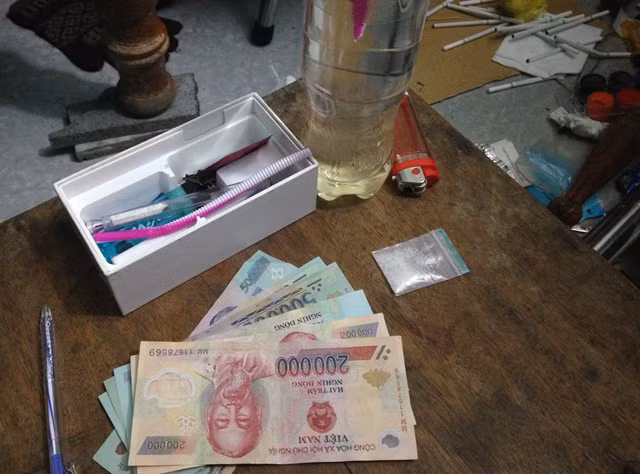 Tang vật tại phòng trọ của Huy và Hạnh thuê ở được Công an thu giữ.