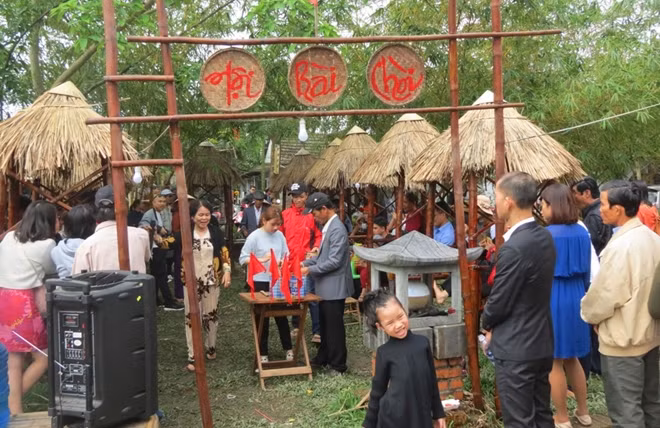 Hội bài chòi ở xã Thủy Thanh vào dịp Tết Mậu Tuất 2018 thu hút đông đảo người dân địa phương và du khách tham gia.