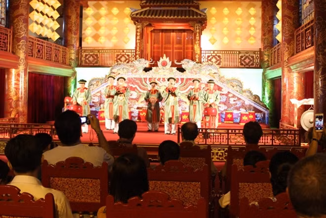 Nhã nhạc cung đình Huế là di sản VHPVT đầu tiên của Việt Nam được UNESCO vinh danh đã được Trung tâm BTDT Cố đô Huế nỗ lực bảo vệ, phát huy, lan tỏa ra cộng đồng và quốc tế.