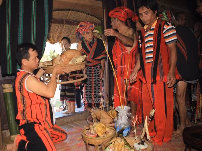 Lễ hội Aza Koonh còn được gọi với cái tên khác như Tết cơm mới, lễ hội tri ân cây lúa.
