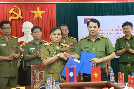 Công an Thừa Thiên - Huế và Sở An ninh tỉnh Sê Kông ký kết biên bản hợp tác ANTT