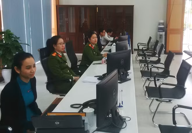 TTHCC tỉnh Thừa Thiên- Huế tập trung nhiều quầy tiếp nhận hồ sơ và trả kết quả.
