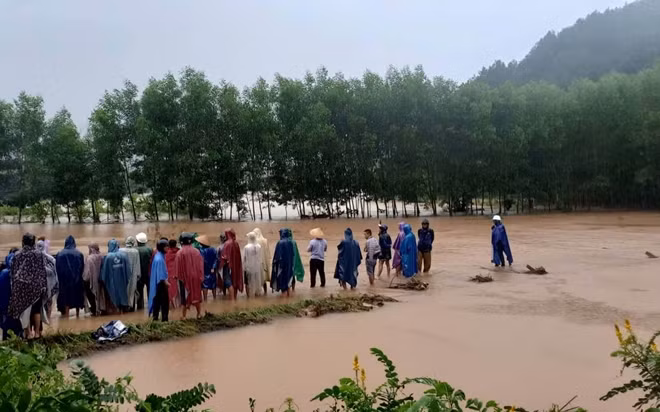 Khu vực đập tràn, nơi anh Công bị nước lũ cuốn mất tích.