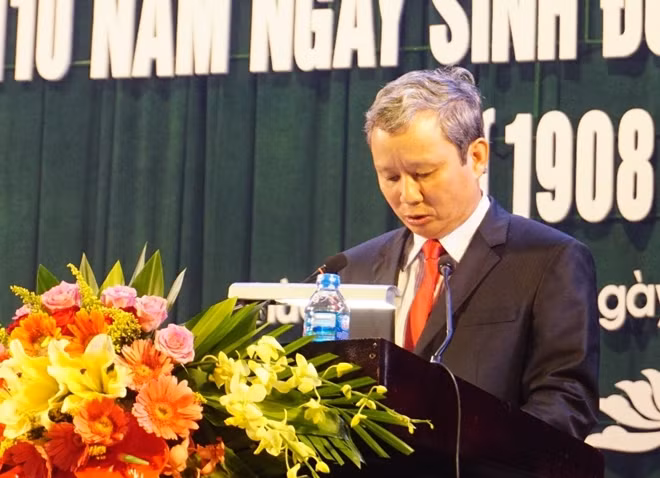 Ủy viên Trung ương Đảng, Bí thư Tỉnh ủy Thừa Thiên- Huế Lê Trường Lưu đọc diễn văn tại buổi lễ.