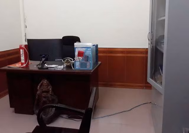 Nhiều phòng làm việc ở Công ty VIMI bị kẻ trộm lẻn vào lấy trộm laptop.