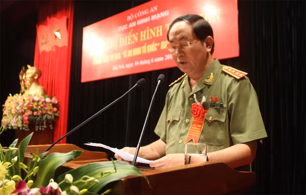 Đại tướng Trần Đại Quang, Ủy viên Bộ Chính trị, Bộ trưởng Bộ Công an phát biểu chỉ đạo Hội nghị. Đại tướng Trần Đại Quang, Ủy viên Bộ Chính trị, Bộ trưởng Bộ Công an phát biểu chỉ đạo Hội nghị.