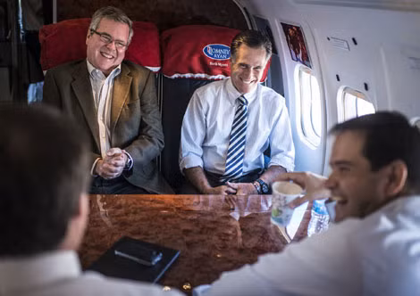 Ông Jeb Bush (trái, đeo kính) và ông Mitt Romney sẽ trở thành "đối thủ" hay "song kiếm hợp bích" để đánh bại đối thủ đảng Dân chủ vào năm 2016? Ông Jeb Bush (trái, đeo kính) và ông Mitt Romney sẽ trở thành "đối thủ" hay "song kiếm hợp bích" để đánh bại đối thủ đảng Dân chủ vào năm 2016?