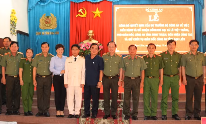 Thứ trưởng Nguyễn Văn Thành cùng các đại biểu tham dự buổi lễ.