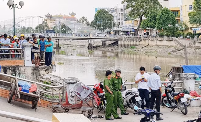 Cơ quan Công an phong tỏa hiện trường để điều tra làm rõ sự việc.