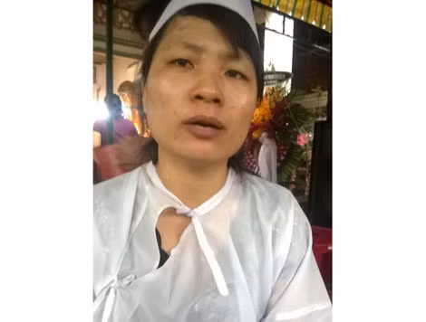 Chị Hồng, vợ anh Lắm cho rằng chồng mình chết quá oan ức.